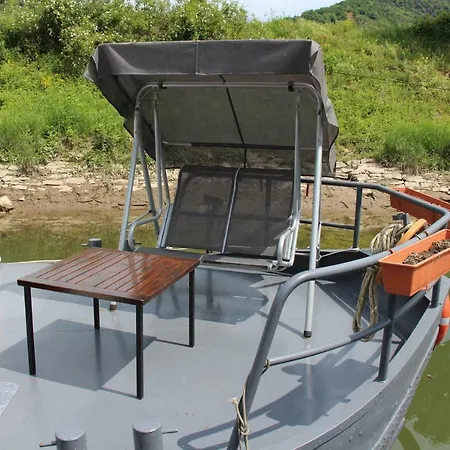 ספינת מלון Hausboot Bounty *