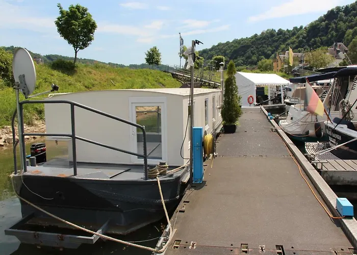 Hausboot Bounty Botel *